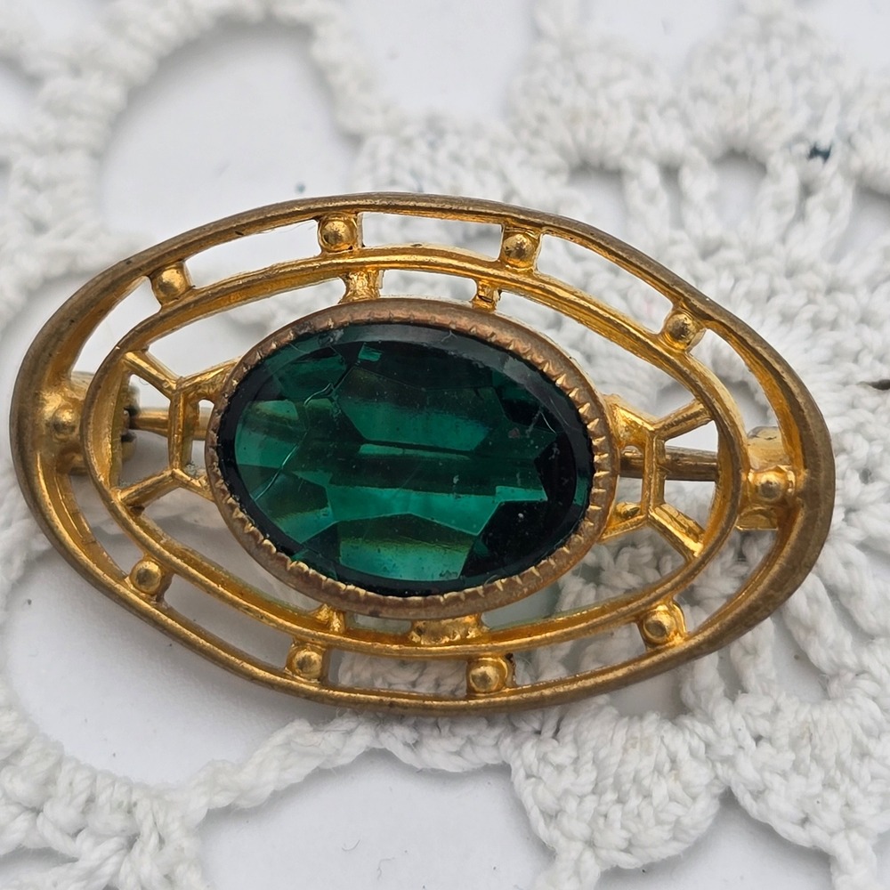 Vintage Rhinestone Brooch Green Gold Tone Open Work Geometric Oval 1.25in